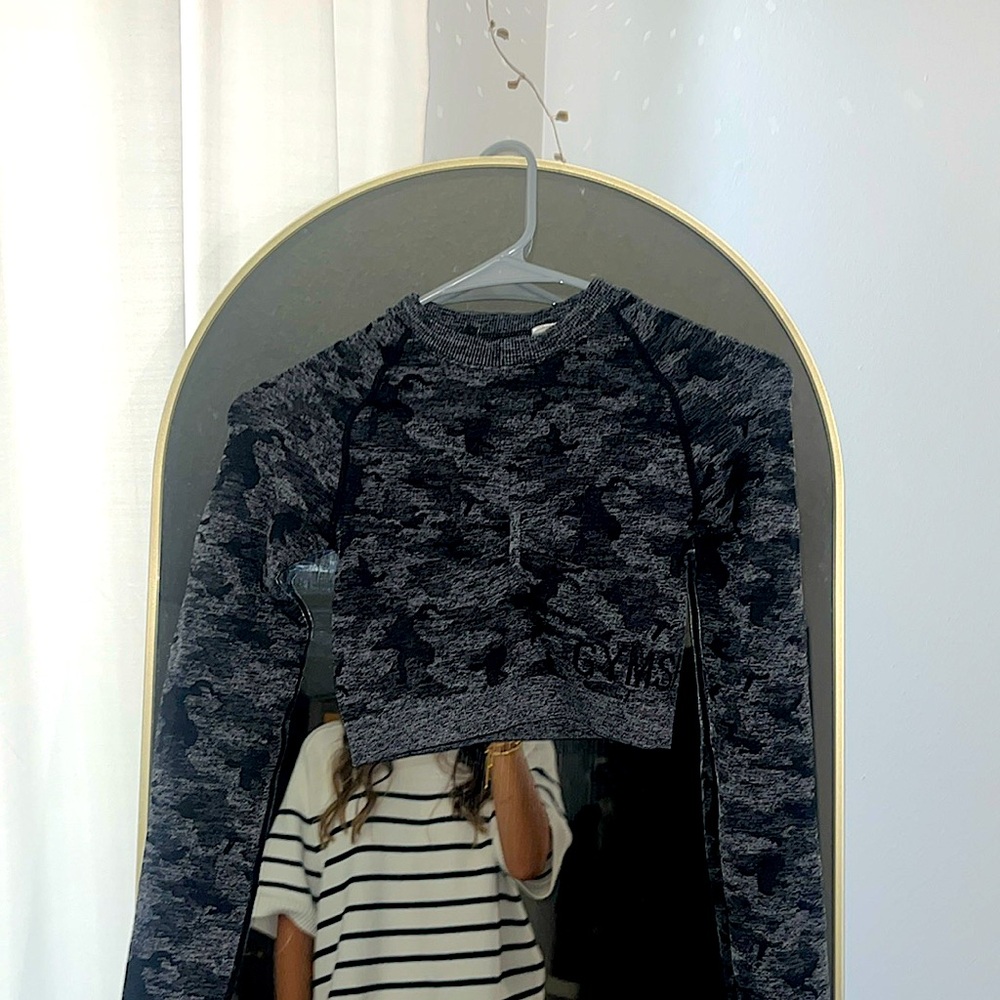Gym Shark cropped camo long sleeve